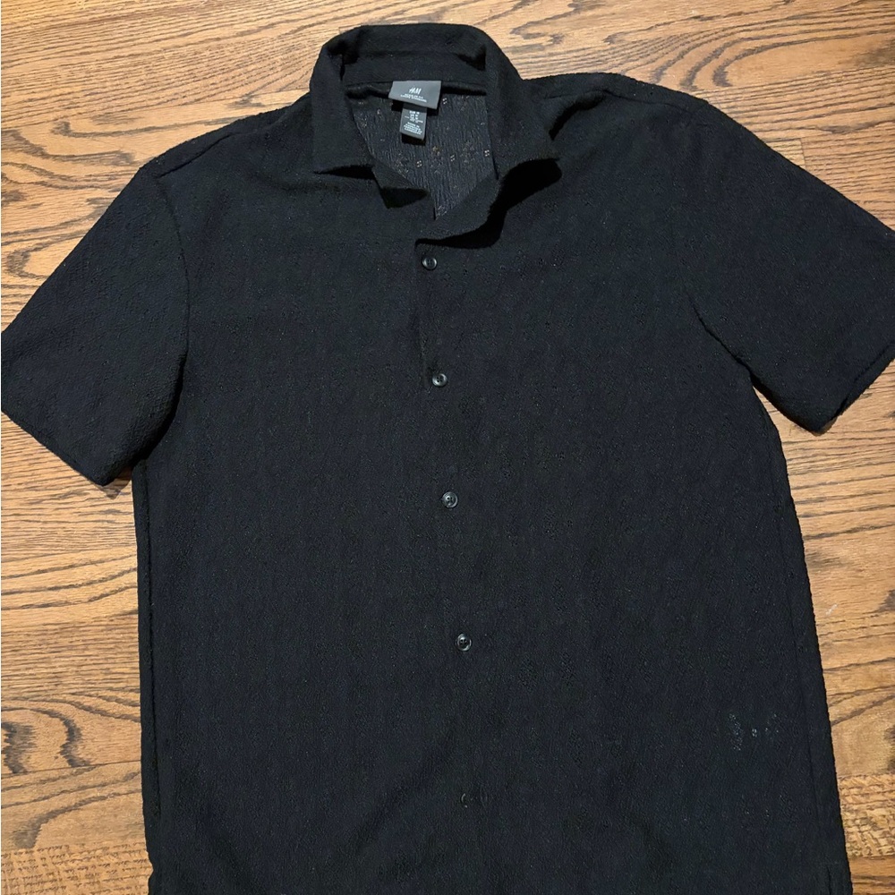 H&M Black Short-Sleeve Textured Button-Down Shirt